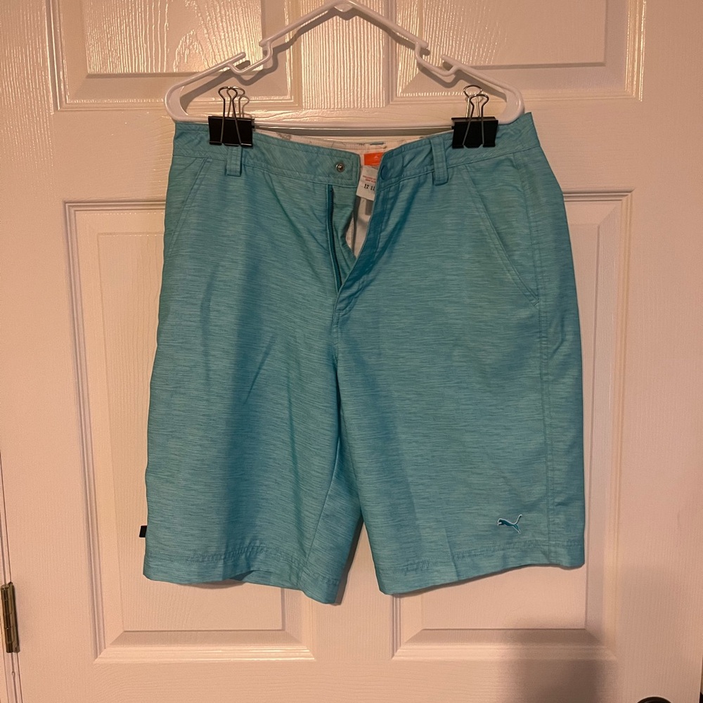 Men’s teal aqua green Puma golf shorts sized 32.